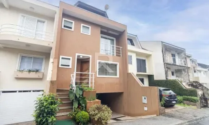 Sobrado em condomínio, 3 quartos sendo 1 suíte, 2 vagas – 169,49 m² - Campo Comprido - Curitiba/PR