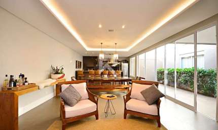 Casa de Rua para Locação, 5 quartos sendo 4 Suítes, 6 Vagas, 590 m² - Butiatuvinha - Curitiba/PR