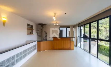 Casa de Rua com Jardim de Inverno, 4 quartos 4 Vagas à venda, 411 m² - Santo Inácio - Curitiba/PR