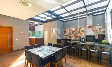 Casa em Condomínio com Área Gourmet e Piscina Coberta à venda, 152 m² - Lindóia - Curitiba/PR