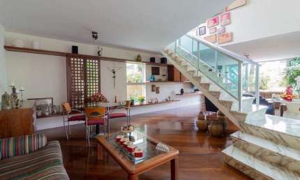 Casa com 3 suítes  3 vagas a venda na Vila Madalena