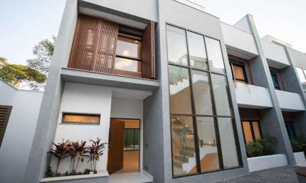 Casa de alto Padrão com 4 suítes 4 vagas a venda na Chácara Flora
