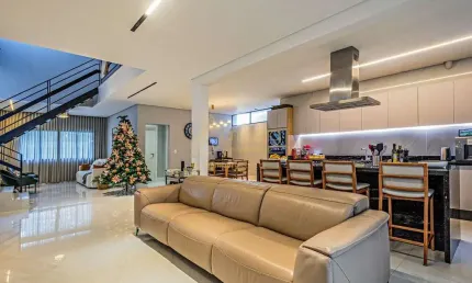 Casa com 3 suítes 5 vagas a venda no Jardim Londrina