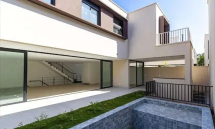 Casa de Condomínio com 4 suítes 4 vagas a venda na Chácara Flora