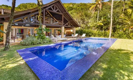 Casa pé na areia no canto da baleia com 7 suítes e piscina privativa