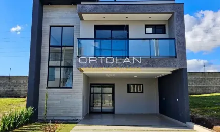 Sobrado em Condomínio 140m² - 03 Dormitórios - Costeira - São José dos Pinhais- PR