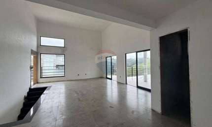 Casa com 3 quartos, 3 suítes, área gourmet, piscina, Bosque do lago, Juiz de Fora/MG