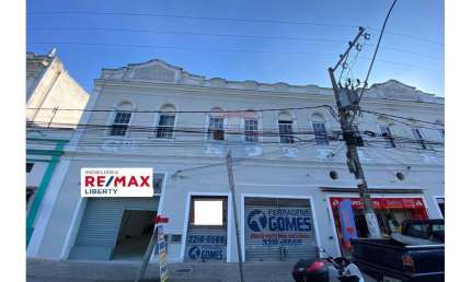 Loja para locação com 400m² de piso no Centro de Juiz de Fora , na Praça da Estação  -  Local com grande fluxo de pessoas e veículos.