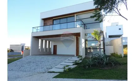 Casa de Alto padrão com quatro quartos, sendo quatro suítes á venda no Alfhaville.