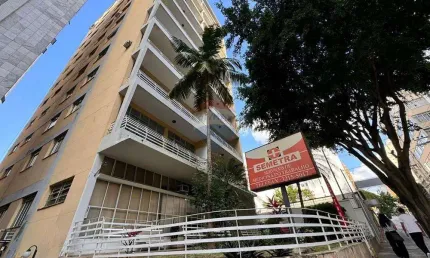Apartamento com 3 quartos, 2 banheiros, varanda, dependência completa, 2 elevadores, portaria.