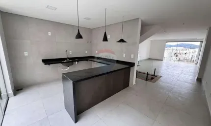 Casa a venda com 3 quartos sendo 1 suíte, sala, cozinha, área gourmet, varanda, 2 vagas de garagem