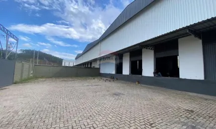 Galpão com 8 docas , 2000 m² - com AVCB - Distrito Industrial de Juiz de Fora - Pronto para seu negócio. Locação