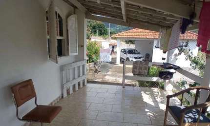 Sítio no bairro Serrinha, em Lambari MG. Com duas casas construídas, cinco quartos, há 10 km do centro da cidade