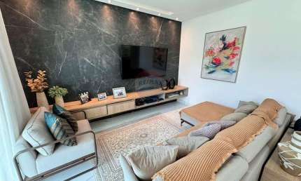 Casa toda planejada com 3 quartos com suíte, sendo uma suíte máster, sala com dois ambientes, cozinha, lavanderia, área gourmet com piscina e 3 vagas