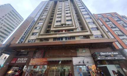 Quarto e sala para aluguel no centro de Juiz de Fora, confortável, bem localizado e ideal para quem busca praticidade e conveniência na cidade.