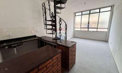 Cobertura 1 quarto no Centro com área externa e ótima localização!
