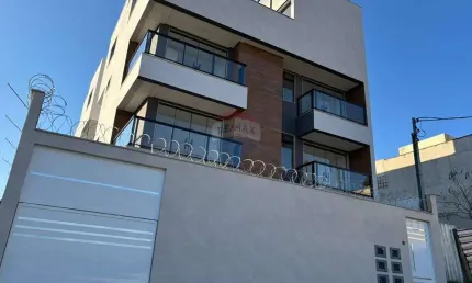 Ótima cobertura de três quartos, sendo um suite, excelente área externa com uma parte coberta e fechada com blindex, a venda no Bom Jardim