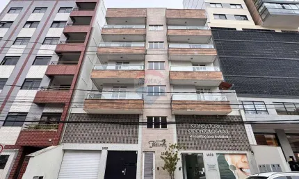 Apartamento para locação, 2 quartos, sendo uma suíte, sala com varanda, 1 vaga de garagem, dois lances de escada.