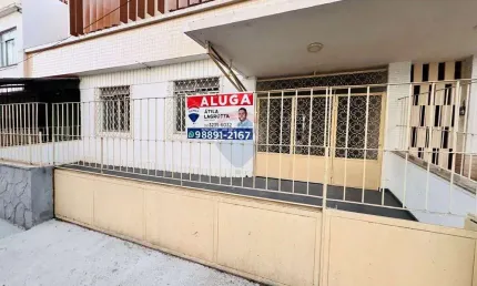 Casa para Alugar, 2 quartos sendo 1 suíte, área externa e garagem, Pertinho do Centro de Juiz de Fora!