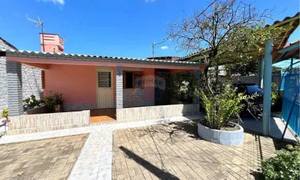 Casa com 3 dormitórios com piscina no bairro Guajuviras - Canoas -RS