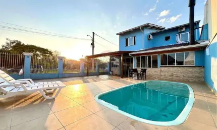 Casa com 3 dormitórios e 180m2, no bairro Mato Grande em Canoas -RS