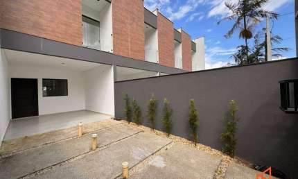 Casa com 3 quartos à venda na Rua Treze de Maio, 78, Iririú, Joinville
