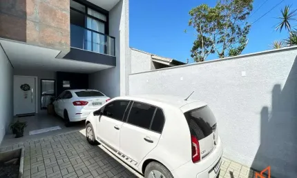 Casa com 3 quartos à venda na Rua Porto Alegre, 27, Guanabara, Joinville