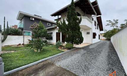 Casa com 4 quartos à venda na Rua Barbacena, 114, Anita Garibaldi, Joinville