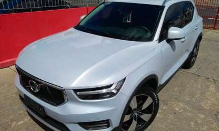 Volvo xc40 t4 momentum turbo