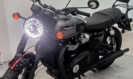Triumph bonneville t120 black 1200 custom