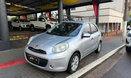 Nissan march sv 1.6 16v flex fuel  - prata - 2012/2013