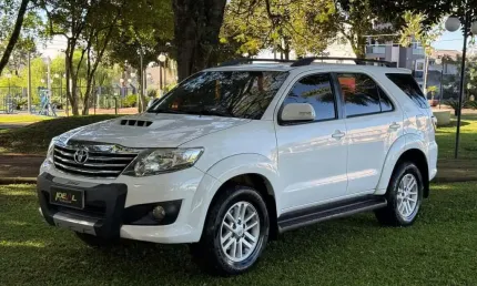 Toyota hilux sw4 srv 3.0 4x4  - branca - 2013/2014