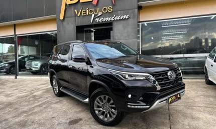 Toyota hilux sw4 srx 4x4 2.8 tdi 16v dies. aut.  - preta - 2023/2024