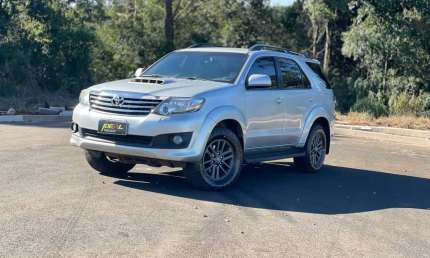 Toyota hilux sw4 srv 4x4 3.0  - prata - 2012/2013