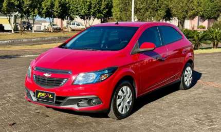 Chevrolet onix 1.4 mt lt - vermelha - 2013/2014