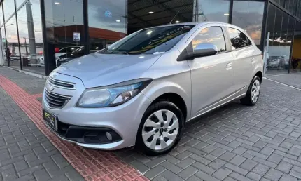 Chevrolet onix 1.4 lt - prata - 2013/2013