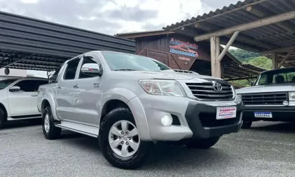 Toyota hilux cd srv d4-d 4x4 3.0 tdi diesel aut  - prata - 2013/2013