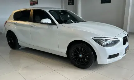 Bmw 116i baixo km, detalhes em black piano impecavel!