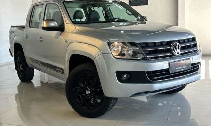 Amarok 2.0 turbo diesel, rodas aro 18, bancos em couro, revisada