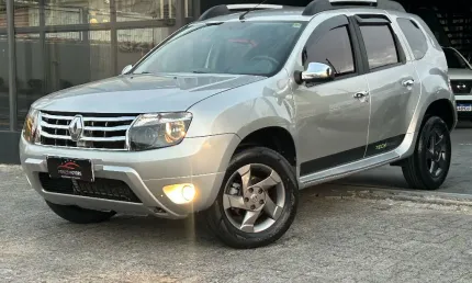 Renault duster dynamique 1.6 2013 *** baixo km ***  pneus novos *** bancos em couro *** placa a *** 