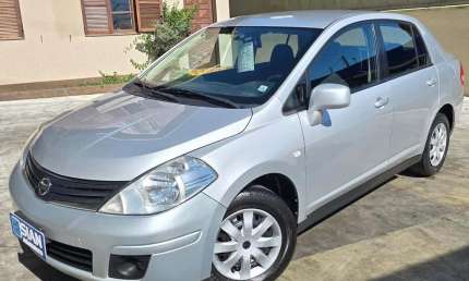 Nissan tiida sedan 1.8 16v 2012