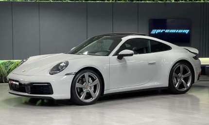 Porsche 911 carrera 2021