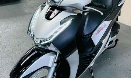 Motocicleta muito conservada
