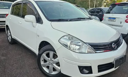 Nissan tiida 1.8 impecável 