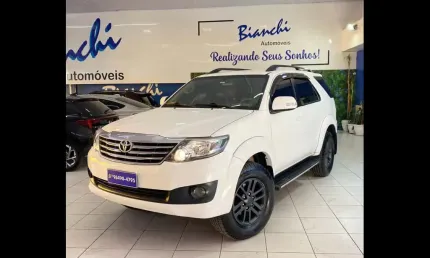 Toyota hilux sw4 sr 4x2 2.7/ 2.7 flex 16v aut.  - branca - 2012/2012