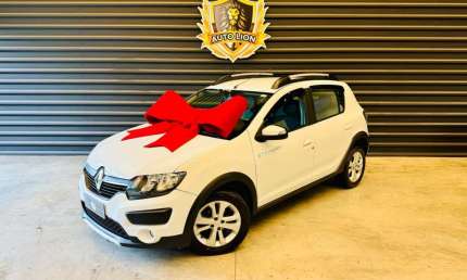 Renault sandero step 16 2015