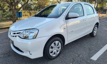 Etios hatch x 1.3 flex 4p 2015 completo 