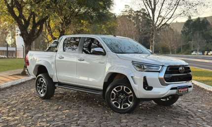 Toyota hilux cd srx plus 4x4 2.8 tdi die. aut.
