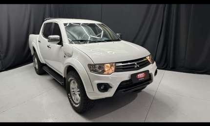 Mitsubishi l200 triton hpe d 2016