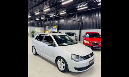 Volkswagen polo 1.6 mi/s.ouro 1.6 mi tot.flex 8v 5p  - prata - 2012/2013